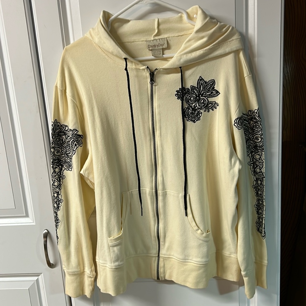 Country door, ladies zip up jacket, cream/black one 1X. Never worn 💯 % cotton.